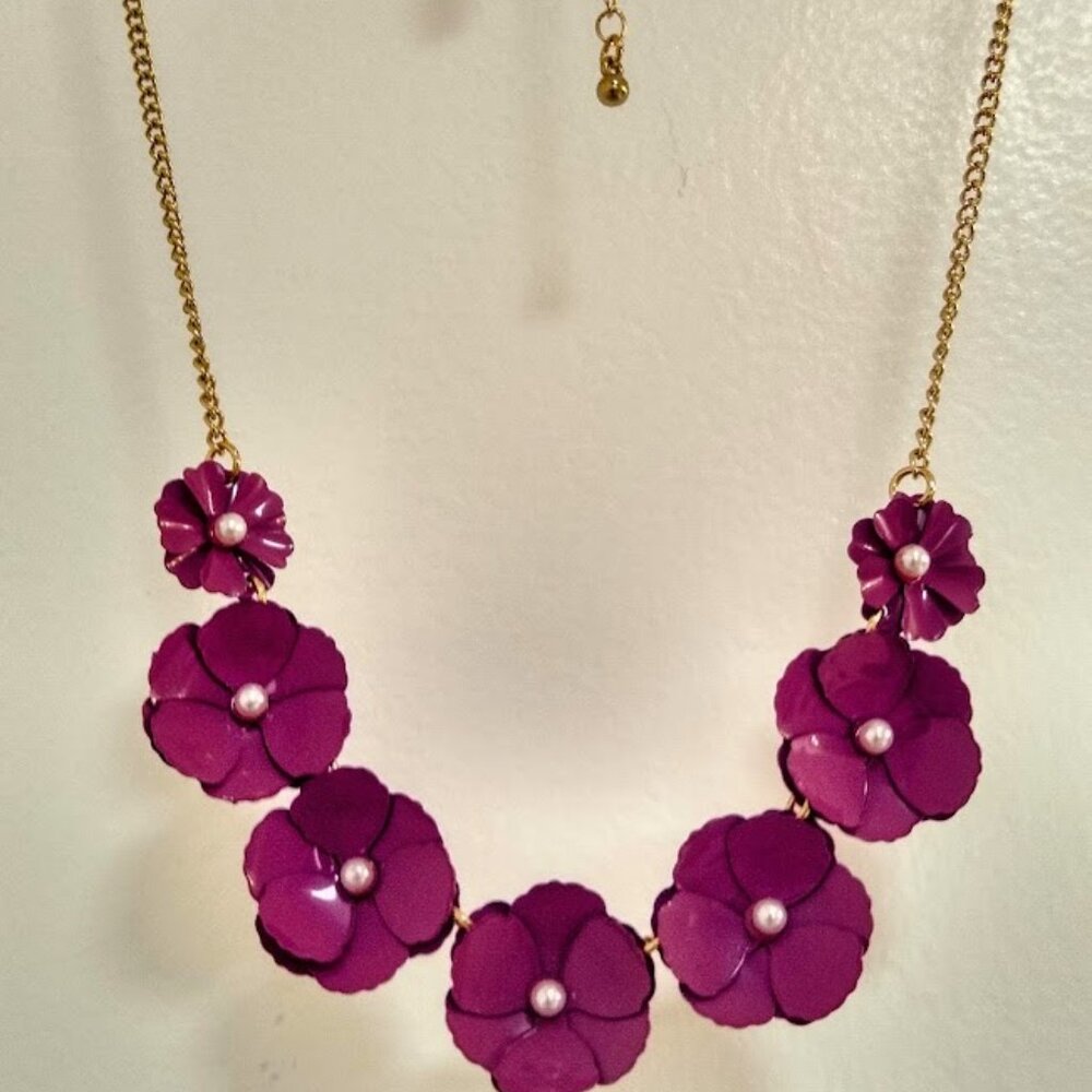 NWOT Charming Charlie Raspberry Pink flower necklace